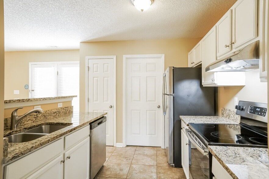 Building Photo - 2517 Dandridge Dr
