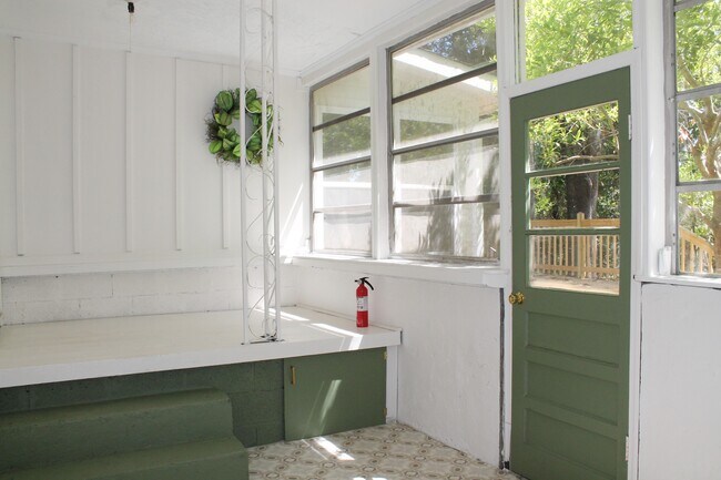 Building Photo - 275 Piney Ln