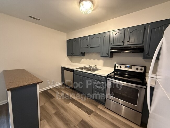 Building Photo - 4 Manchester Ct