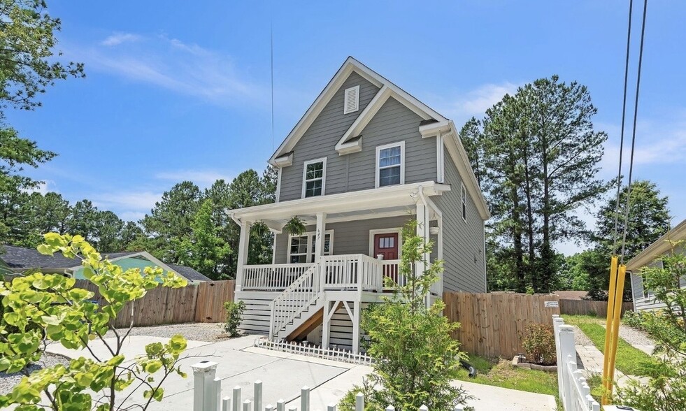 Building Photo - 647 N Hardee St