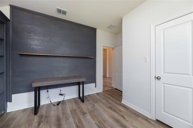 Building Photo - 10038 Boswell Dr