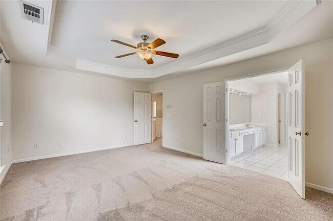 Building Photo - 520 Midhurst Pl