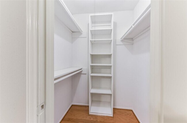 Building Photo - 5701 Village Arbour Dr
