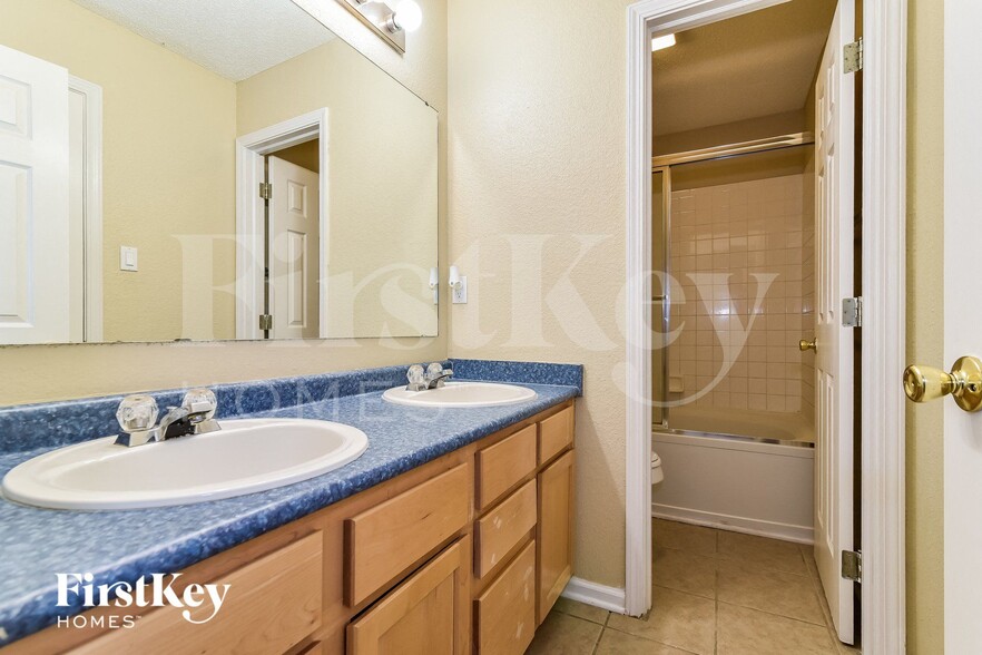 Building Photo - 5264 Austral Dr