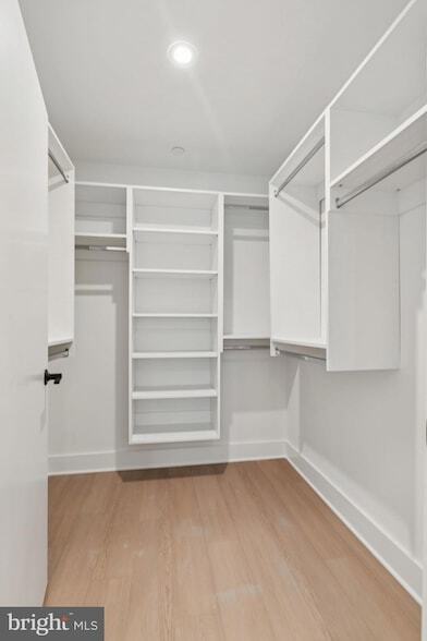 Building Photo - 30 W Allens Ln