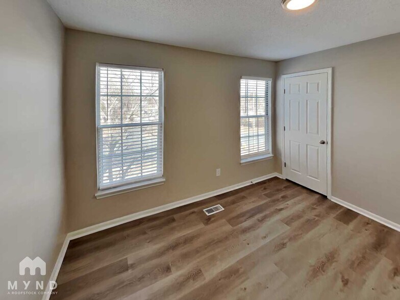 Building Photo - 11200 Leadenhall Ln