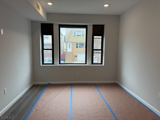 Building Photo - 37 6th St