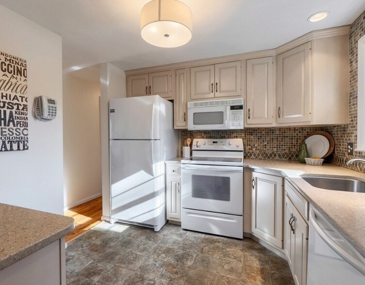 Building Photo - 438 Old Bedford Rd