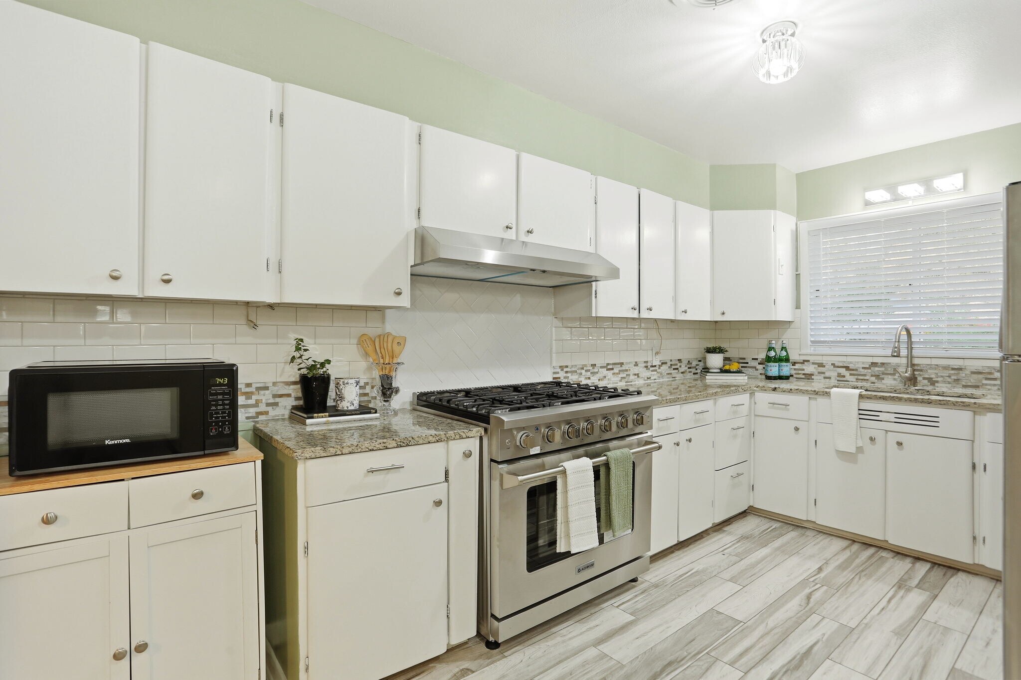 Building Photo - 518 Brightwood Pl