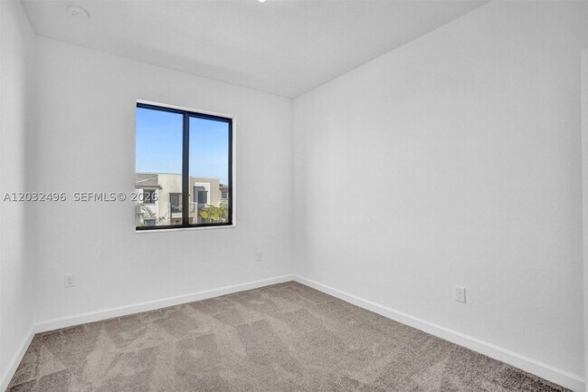 Building Photo - 2542 SE 29th Dr