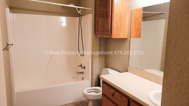 Building Photo - COMING IN JULY! Beautiful 3 bed/2 bath Hom...