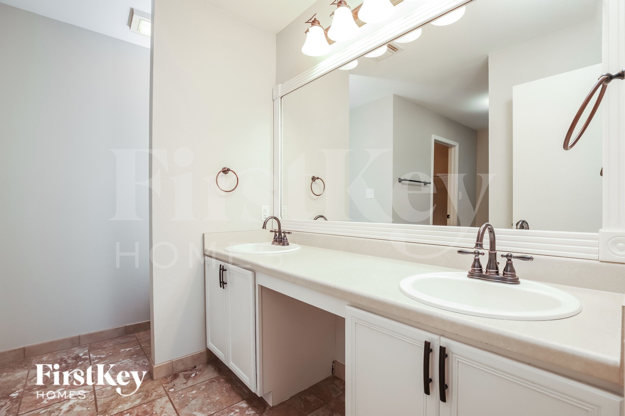 Building Photo - 3438 Columbia Dr