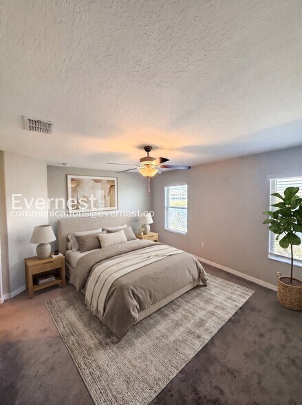 Building Photo - 946 Royal Empress Dr