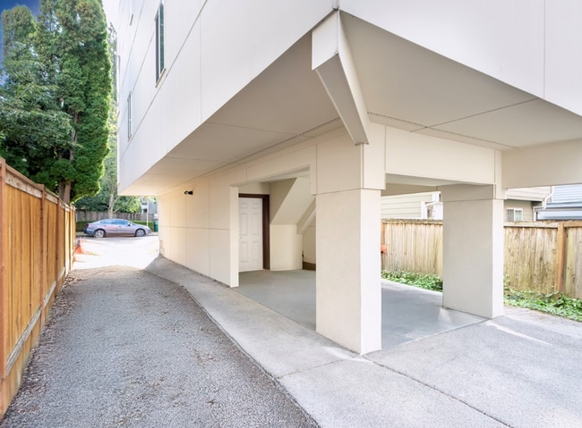 Building Photo - 8853 Stone Ave N