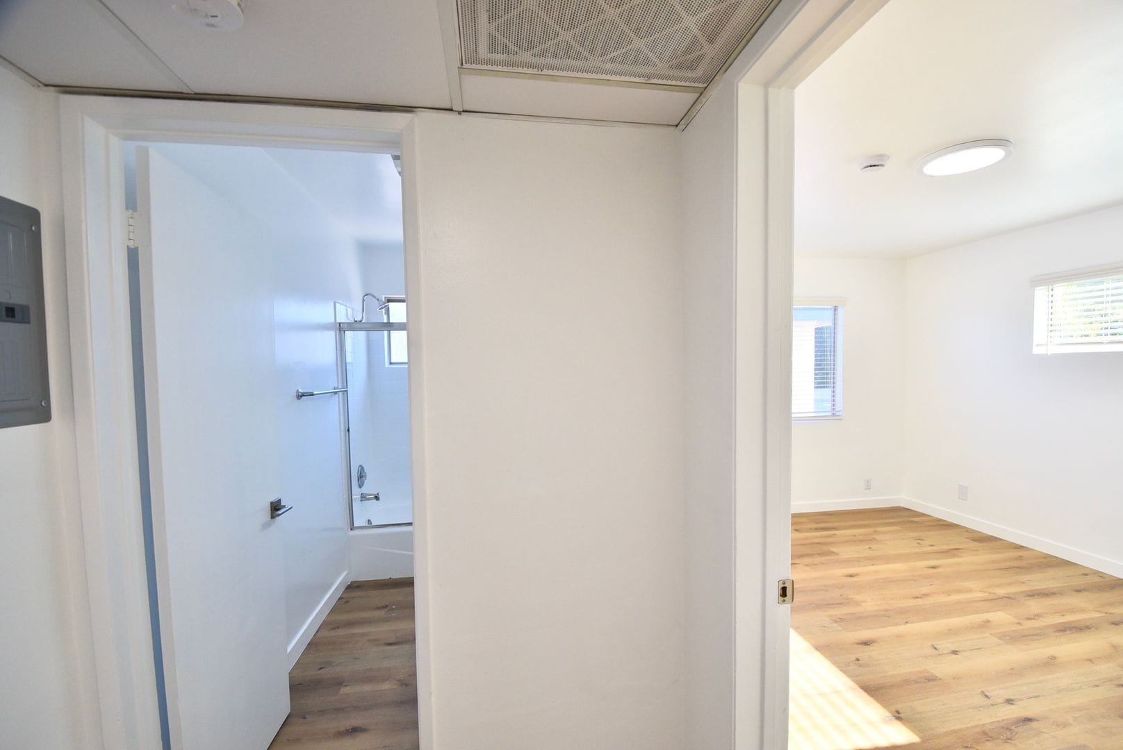 Building Photo - 14706 Dickens St