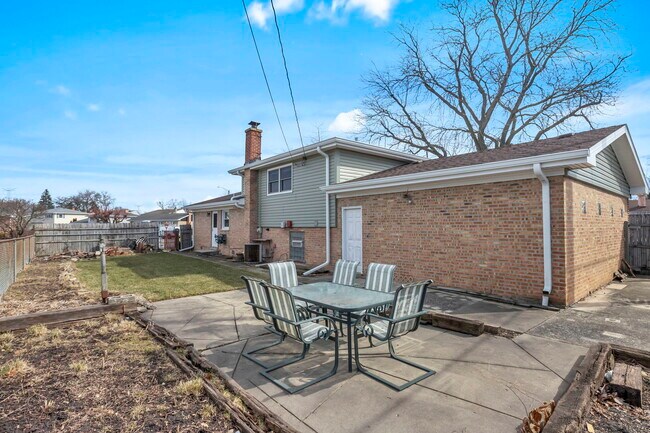 Building Photo - 9230 N Callero Dr
