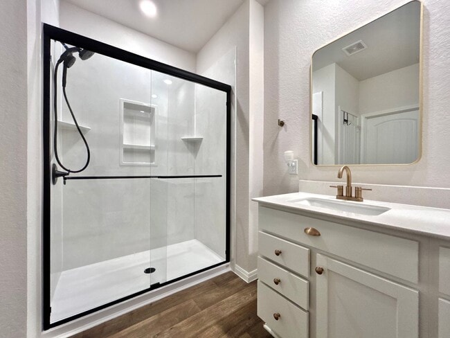 Building Photo - 401 Town Lk Bnd