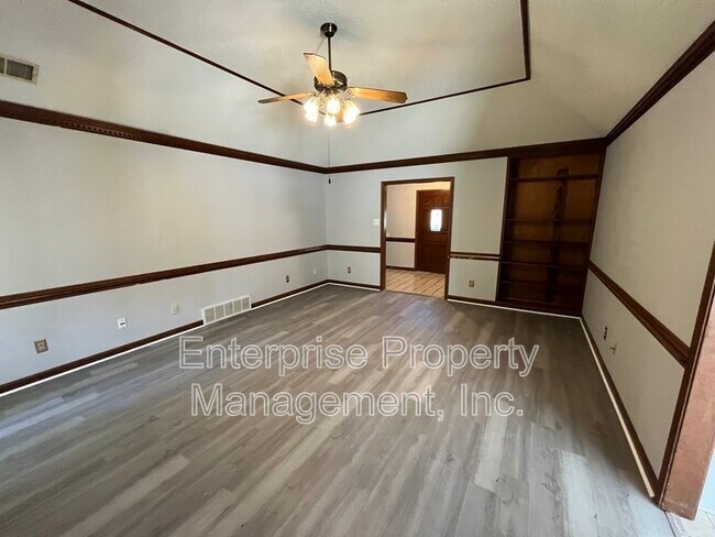 Building Photo - 5429 Craigmont Dr