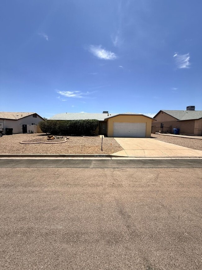 Building Photo - 3700 E Casper Dr