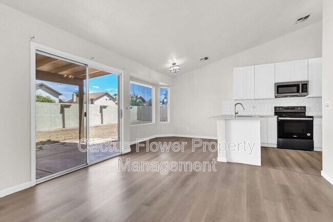Building Photo - 1132 E Harbor View Dr
