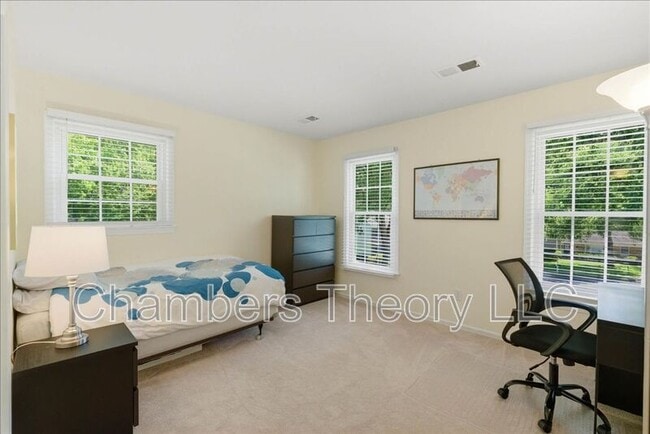 Building Photo - 9902 Madrigal Way