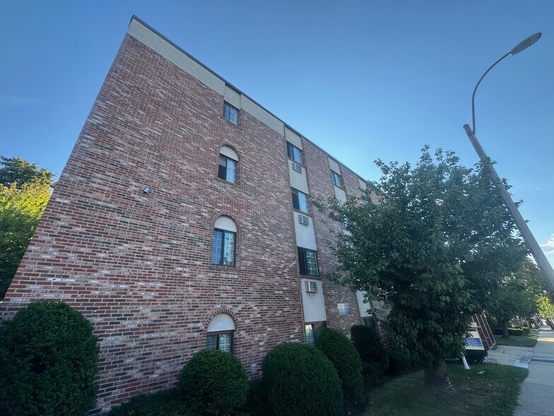 Building Photo - 474 Broadway