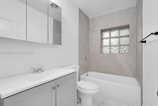 Building Photo - 2417 Pierce St