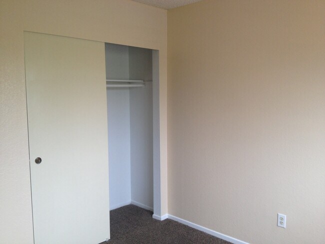 Building Photo - 17135 Cambria Ave