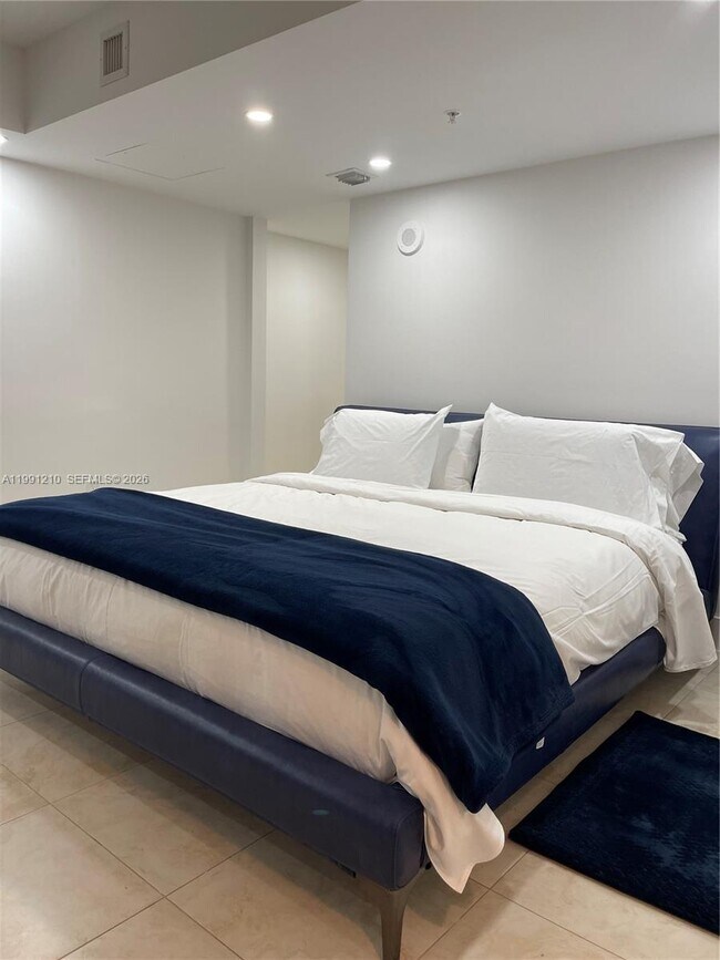 Building Photo - 41 SE 5th St