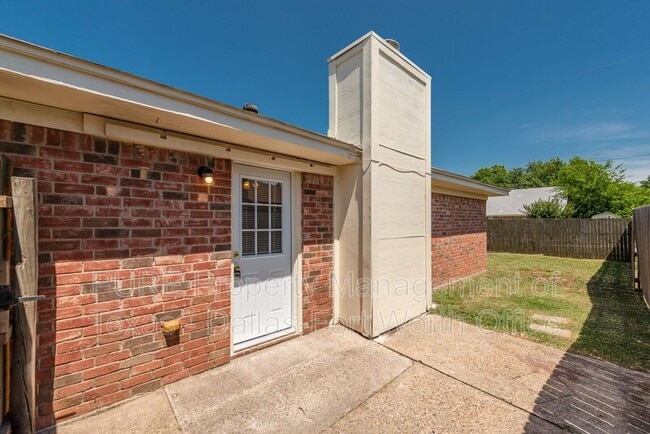 Building Photo - 731 Bluebonnet Dr