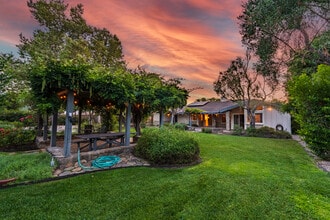 Building Photo - 348 Lark Ellen Ave