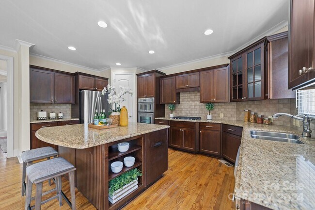Building Photo - 9440 Wallace Pond Dr