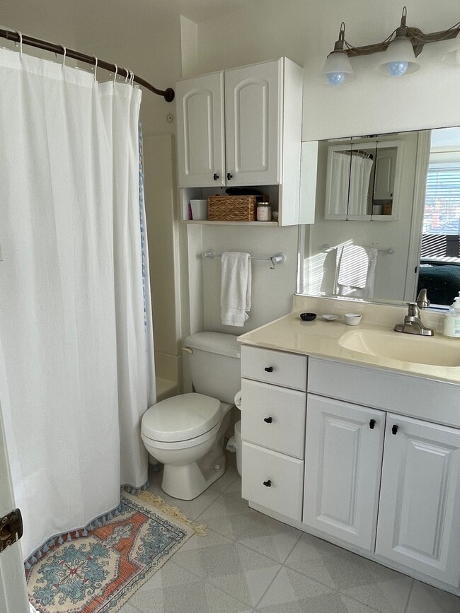 Master Bath - 213 Avenue H