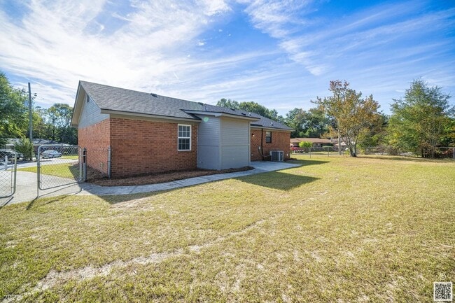 Building Photo - 3409 Knollcrest Rd