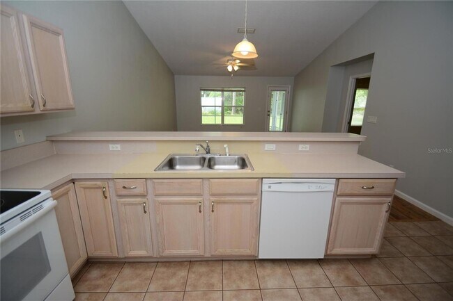 Building Photo - 37 Eton Ln
