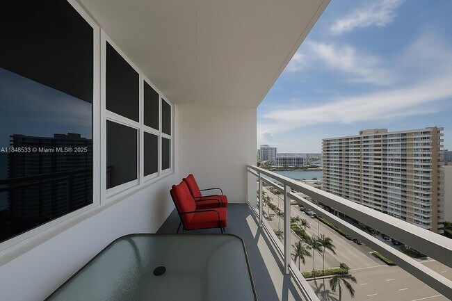 Building Photo - 2030 S Ocean Dr
