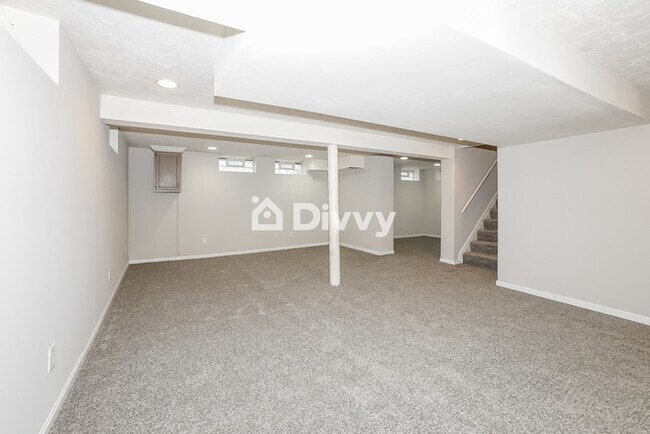 Building Photo - 4914 Lincoln Ave, Parma, OH 44134