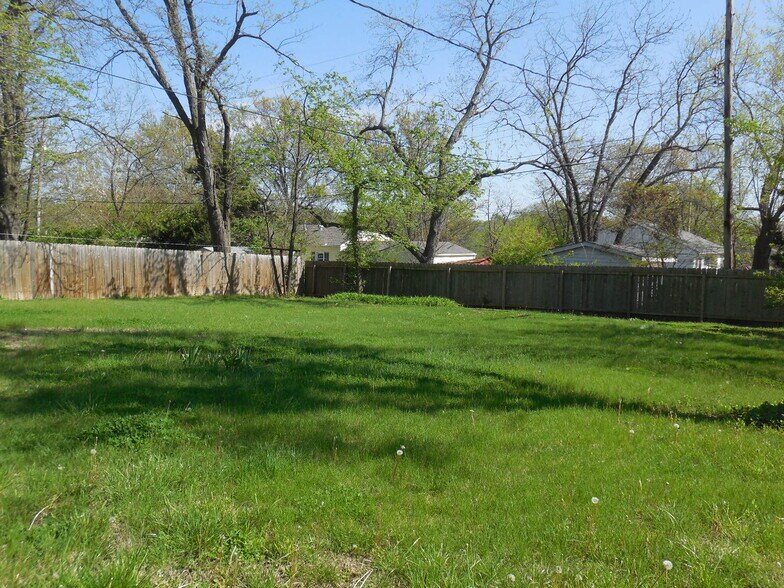 Building Photo - 2021 Stratford Rd