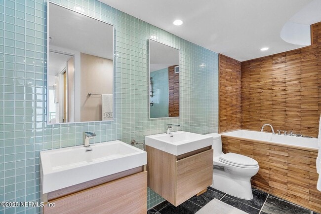 Building Photo - 1601 Ocean Dr S