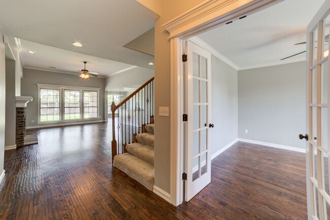 Building Photo - 4 Bed / 3 Bath in Jenks!