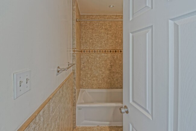 Building Photo - 1x 3906-3908