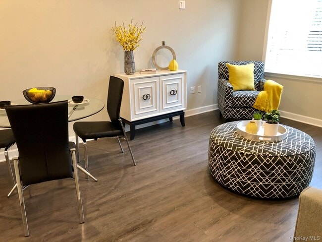 Building Photo - 148 S Front St