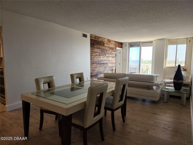 Building Photo - 935 N Halifax Ave