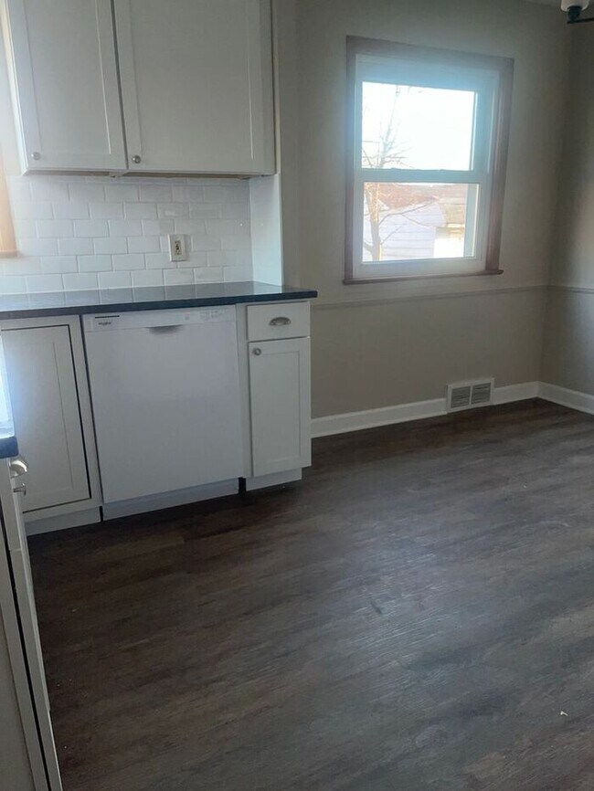 Building Photo - 15717 Northwood Ave