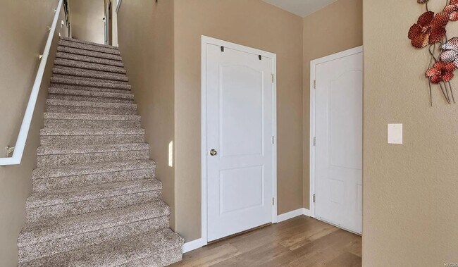 Building Photo - Quiet & Clean 2 bed / 2 bath Condo with Garage