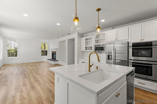 Building Photo - 6338 Huntington Dr