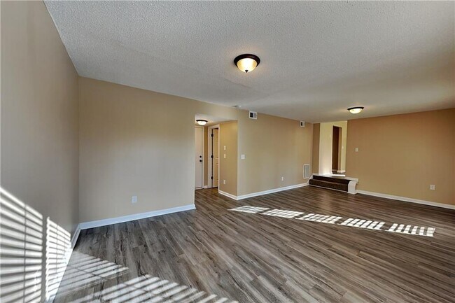 Building Photo - 7000 Greenfield Ln