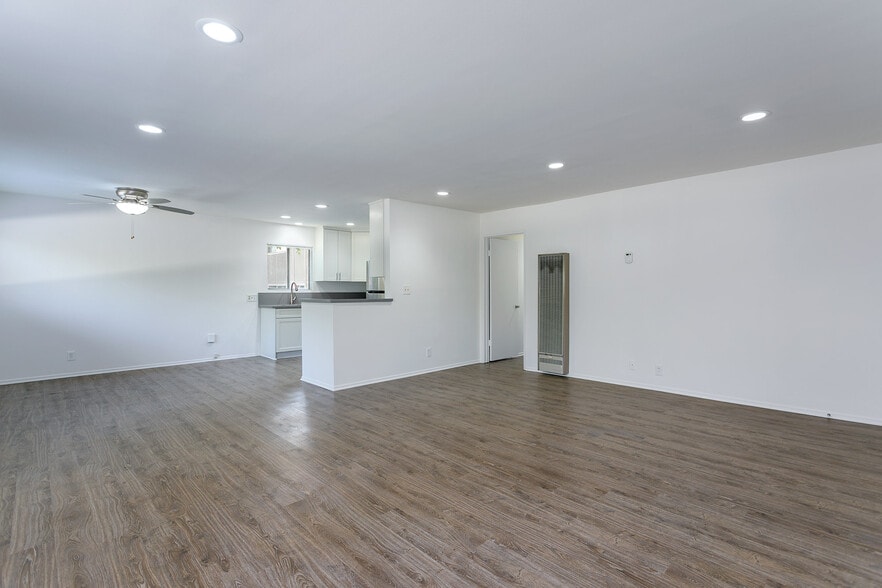 Building Photo - 660 W Sierra Madre Blvd