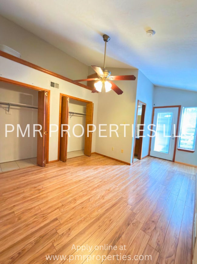 Building Photo - 2 Bedrooms/2 Bathrooms Apartment