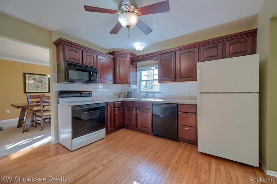 Building Photo - 24509 Simmons Dr